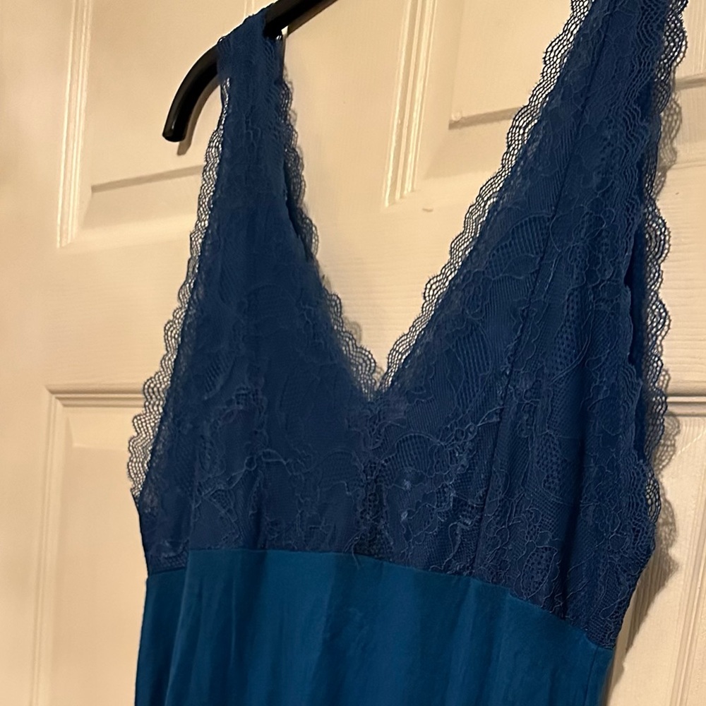 Gillian & O’Malley beautiful teal blue nightgown pit to pit 20” shoulder ⬇️ 38” - Picture 3 of 5
